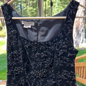 Kay Unger New York fitted back zip velvet dress top.